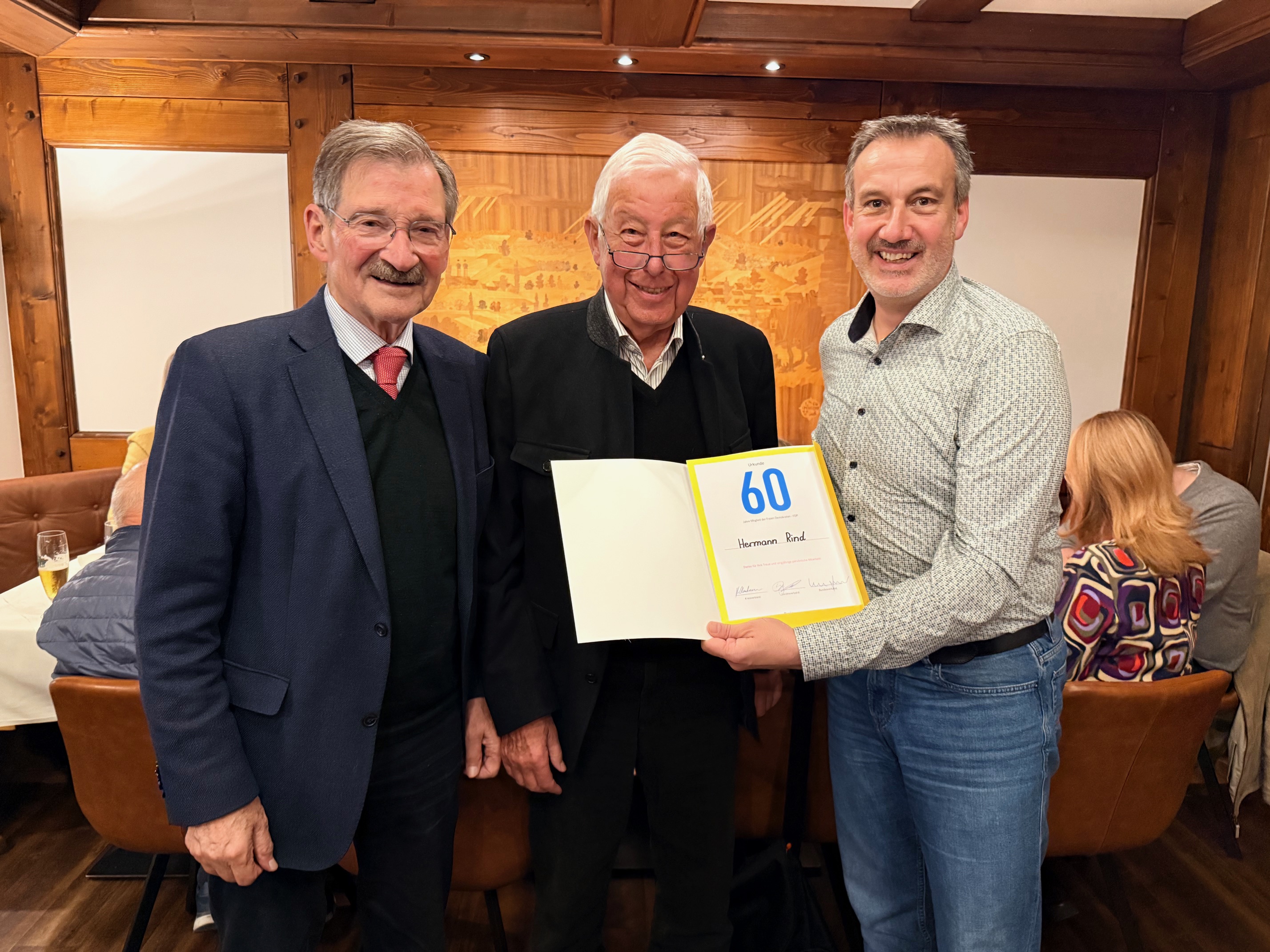 v.l.n.r. Herrmann Otto Solms, Hermann Rind und OB Kandidat Axel Schöll